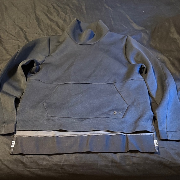 UnderArmour Sweatshirt - Picture 1 of 6